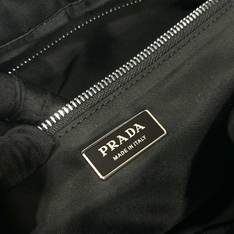 Pra*a tote bags